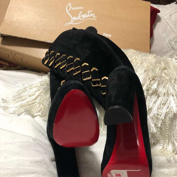 Shoes - Picture 2 of 5